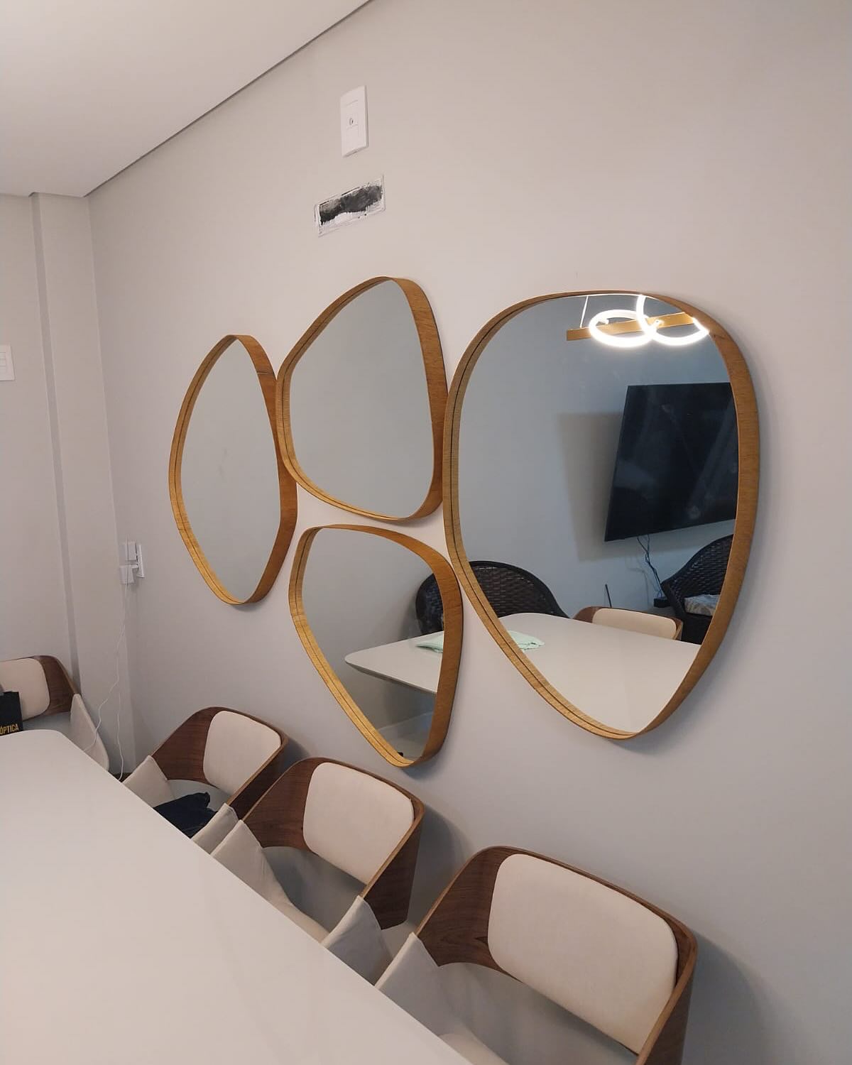 Moldura decorativa com acabamento elegante